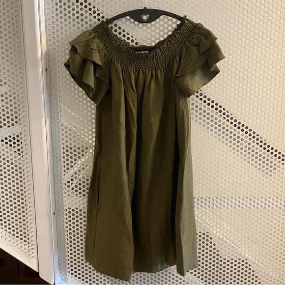 Chaser Off the Shoulder Linen Dress Size Medium in Khaki Green NWT - Picture 3 of 8